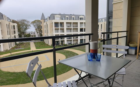 Dinard 219: Residential Area, Apartment, Urban Design, Condominium, Balcony, Shade, Courtyard, Design, Yard, Daylighting