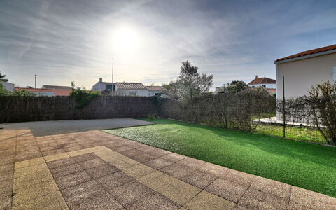 Le Riveau: Sky, Plant, Cloud, Nature, Tree, Natural Landscape, Land Lot, Landscape, Leisure, Grass