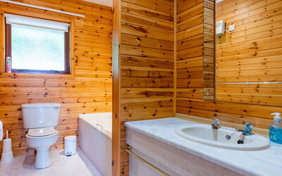 Accommodation:&nbsp;Achmony Number 8 120.2