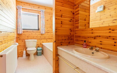 Accommodation:&nbsp;Achmony Number 9 120.3