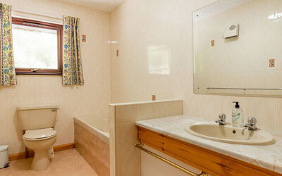 Accommodation:&nbsp;Achmony Secluded Westend 121.2