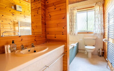 Accommodation:&nbsp;Achmony Number 6 121.3