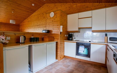Accommodation:&nbsp;Achmony Green 121.1