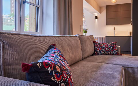 Accommodation:&nbsp;Summit View Lounge & Alcove 140.3