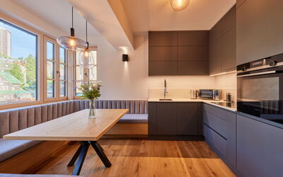 Accommodation:&nbsp;Summit View Lounge & Alcove 140.3