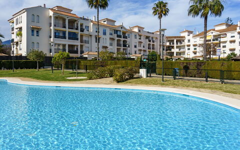 Lorcrisur Mountain View: Water, Sky, Property, Plant, Azure, Swimming Pool, Tree, Leisure, Shade, Building