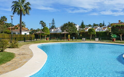 Lorcrisur Mountain View: Water, Sky, Property, Plant, Azure, Swimming Pool, Tree, Leisure, Shade, Building