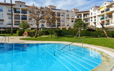 Lorcrisur Mountain View: Water, Sky, Property, Plant, Azure, Swimming Pool, Tree, Leisure, Shade, Building