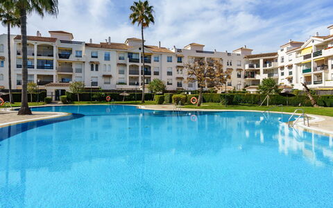 Lorcrisur Mountain View: Water, Sky, Property, Plant, Azure, Swimming Pool, Tree, Leisure, Shade, Building