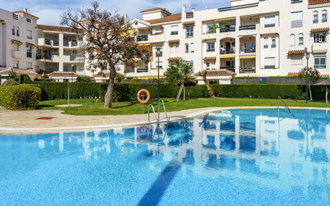 Lorcrisur Mountain View: Water, Sky, Property, Plant, Azure, Swimming Pool, Tree, Leisure, Shade, Building