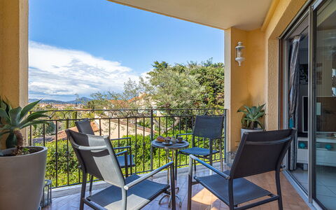 Le Clos Sainte Anne: Residential Area, Shrub, House, Garden, Home, Land Lot, Roof, Shade, Lawn