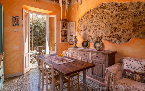 Accommodation:&nbsp;Casa Dell'Arco 350.3
