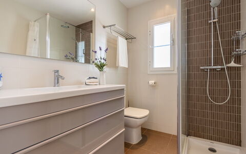 Salvagina 6A: Mirror, Property, Plumbing Fixture, Bathroom Cabinet, Sink, Bathroom, Tap, Purple, Bathroom Sink