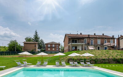Calosso 100: Water, Sky, Cloud, Plant, Property, Swimming Pool, Building, Window, Tree, Grass
