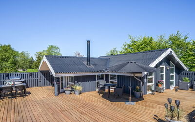 Bryti - 500M from the Sea