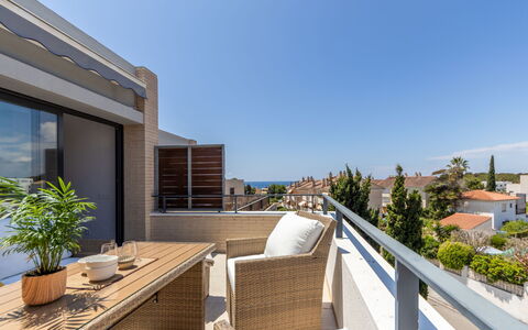 Palmera Dels Munts: Sky, Plant, Building, Shade, Table, Interior Design, Wood, Urban Design, Wall, Residential Area