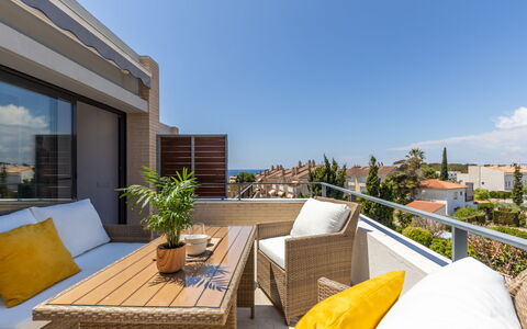Palmera Dels Munts: Sky, Property, Furniture, Building, Plant, Interior Design, Outdoor Furniture, Shade, Couch, Chair