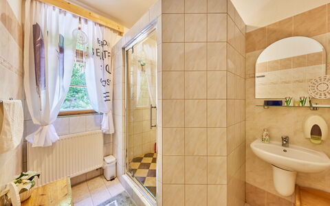 Krakonoš: Tap, Property, Plumbing Fixture, Mirror, Sink, Bathroom Sink, Bathroom, Interior Design, Bathtub, Floor