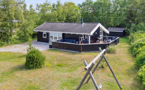 Alvy - 200M from the Sea: Wood, Home, Porch, Deck, Hardwood, Roof, Wood Stain, Wood Flooring, Eco Hotel