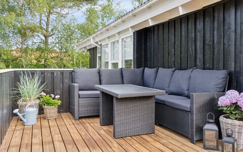 Alvy - 200M from the Sea: Wood, Home, Porch, Deck, Hardwood, Roof, Wood Stain, Wood Flooring, Eco Hotel