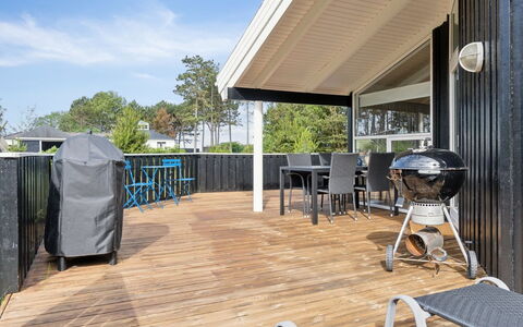 Alvy - 200M from the Sea: Wood, Home, Porch, Deck, Hardwood, Roof, Wood Stain, Wood Flooring, Eco Hotel