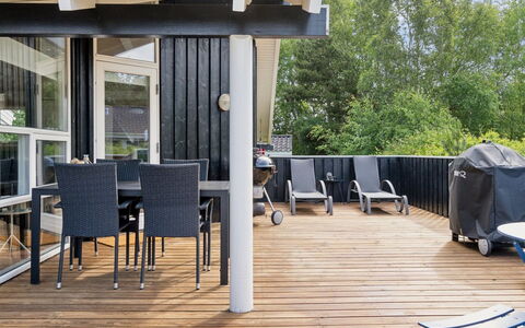 Alvy - 200M from the Sea: Wood, Home, Porch, Deck, Hardwood, Roof, Wood Stain, Wood Flooring, Eco Hotel
