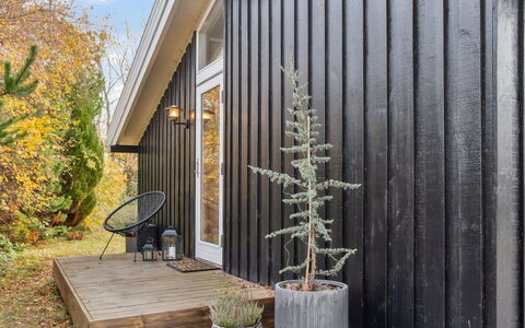 Alvy - 200M from the Sea: Wood, Home, Porch, Deck, Hardwood, Roof, Wood Stain, Wood Flooring, Eco Hotel