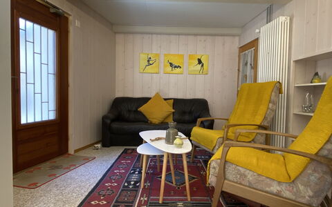 Rossa 765: Table, Furniture, Property, Couch, Window, Wood, Comfort, Interior Design, Floor, Living Room