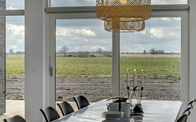Thalie - 400M from the Sea