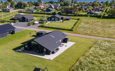 Thalie - 400M from the Sea