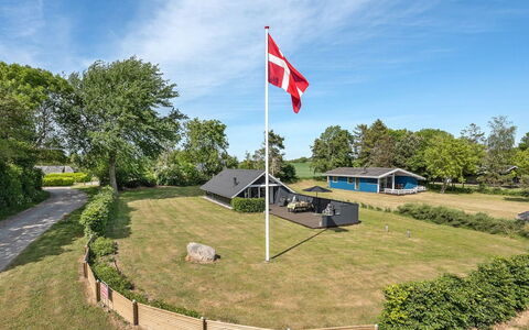 Herbert - 1Km from the Sea: Architecture, Roof, Home, Composite Material, Daylighting, Siding, Driveway