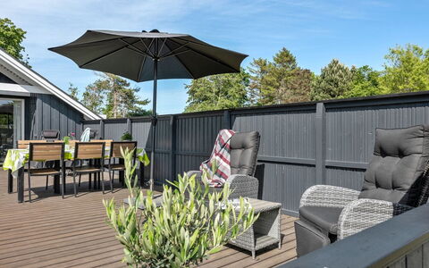 Herbert - 1Km from the Sea: Architecture, Roof, Home, Composite Material, Daylighting, Siding, Driveway
