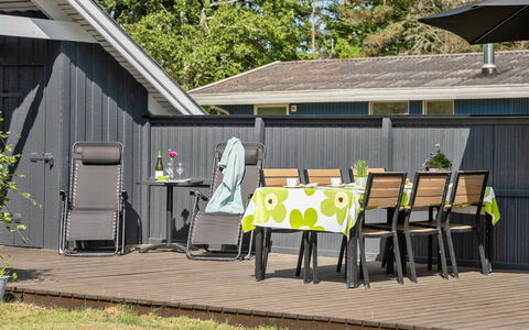 Herbert - 1Km from the Sea: Architecture, Roof, Home, Composite Material, Daylighting, Siding, Driveway