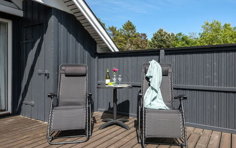 Herbert - 1Km from the Sea: Architecture, Roof, Home, Composite Material, Daylighting, Siding, Driveway