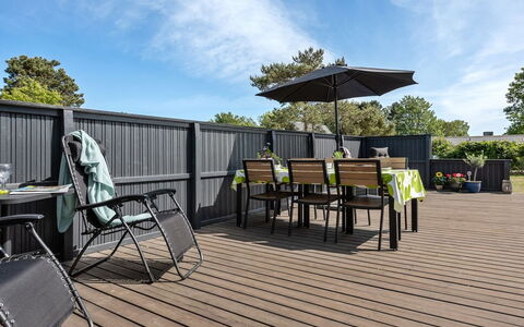 Herbert - 1Km from the Sea: Architecture, Roof, Home, Composite Material, Daylighting, Siding, Driveway