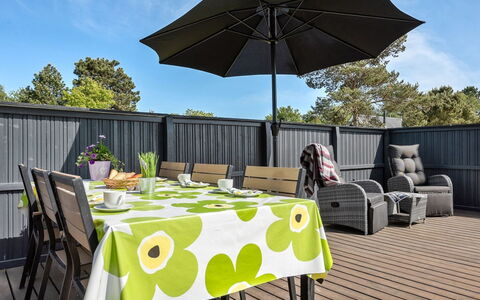 Herbert - 1Km from the Sea: Architecture, Roof, Home, Composite Material, Daylighting, Siding, Driveway