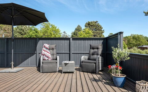 Herbert - 1Km from the Sea: Architecture, Roof, Home, Composite Material, Daylighting, Siding, Driveway