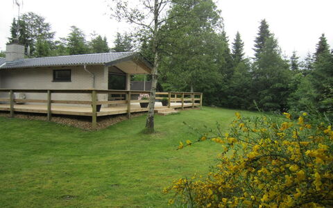 Wilmer - 40Km from the Sea: Roof, Home, Door, Cottage, Shade, Siding, Yard, Estate, Backyard