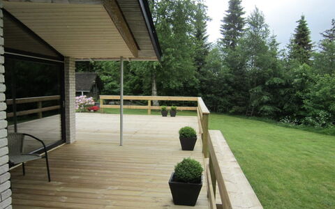 Wilmer - 40Km from the Sea: Roof, Home, Door, Cottage, Shade, Siding, Yard, Estate, Backyard
