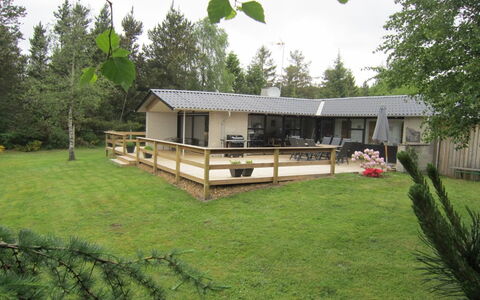 Wilmer - 40Km from the Sea: Roof, Home, Door, Cottage, Shade, Siding, Yard, Estate, Backyard