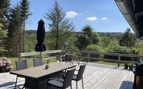Wilmer - 40Km from the Sea: Roof, Home, Door, Cottage, Shade, Siding, Yard, Estate, Backyard