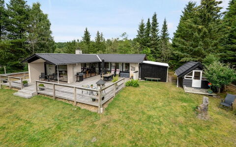 Wilmer - 40Km from the Sea: Roof, Home, Door, Cottage, Shade, Siding, Yard, Estate, Backyard