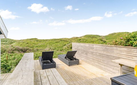 Rauli - 50M from the Sea: Wood, Wood Flooring, Hardwood, Plank, Deck, Boardwalk, Wood Stain, Walkway, Porch, Balcony
