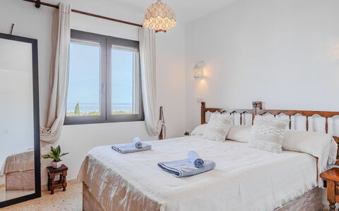 Villa Fili: Bed, Bedroom, Furniture, Bedding, Bed Sheet, Interior Design, Floor, Linens, Textile, Flooring