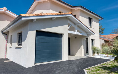 Villa des Écureuils: Plant, Furniture, Building, Property, Table, Chair, Shade, Window, Interior Design, Lighting