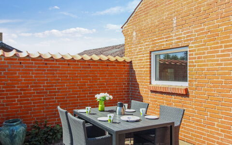 Kiersten - 5Km from the Sea: Residential Area, Roof, Suburb, Driveway, Estate, Chimney
