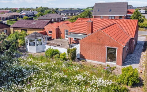 Kiersten - 5Km from the Sea: Residential Area, Roof, Suburb, Driveway, Estate, Chimney