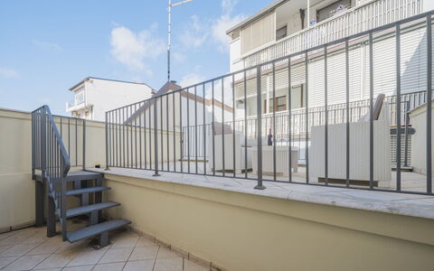 Appartamento Amedeo: Cloud, Sky, Plant, Property, Building, Window, Flower, Architecture, Urban Design, Neighbourhood