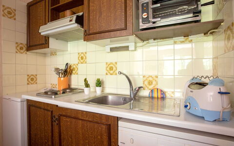 Montfleuri: Cabinetry, Kitchen Sink, Countertop, Tap, Property, Sink, Plumbing Fixture, Kitchen, Kitchen Stove, Wood