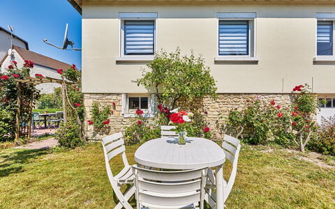 Janomaine: Plant, Window, Property, Building, Sky, Chair, Flower, House, Land Lot, Table